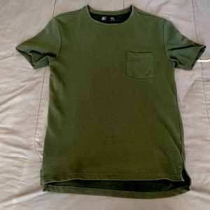 Men’s Green textured tee with pocket